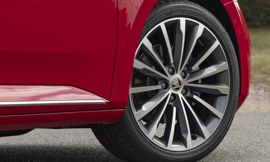 Колеса Skoda Superb Laurin & Klement 2019 года  (UK) (фото 27 из 30)